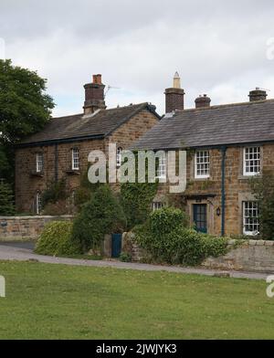 Pilsley ist eines von drei Chatsworth Estate Villages mit Häusern aus dem Jahr 1700s, einige von Joseph Paxton entworfen. Stockfoto