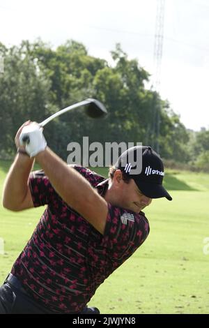 Wentworth, Surrey, Großbritannien. 6. September 2022. Patrick Reed übt bei der BMW/PGA Championship im Wentworth Golf Club, Virginia Water, Surrey. Kredit: Motofoto/Alamy Live Nachrichten Stockfoto