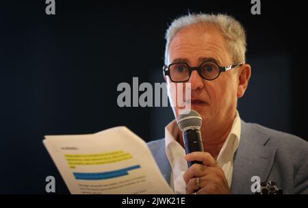 Thierry de Lattre du Bosqueau, CEO von Panini, abgebildet bei der Präsentation der Panini-Stickerkollektion zur bevorstehenden Fußball-Weltmeisterschaft 2022 am Dienstag, den 06. September 2022 in Tubize. BELGA FOTO VIRGINIE LEFOUR Stockfoto