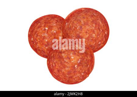 Pepperoni Scheiben isoliert auf weiß mit Pfad, Schuss von oben ausgeschnitten Stockfoto