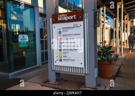 Halifax Seaport Kreuzfahrtterminal Waterfront Schild, wichtige Sehenswürdigkeiten, Informationen, Sehenswürdigkeiten, HALIFAX, NOVA SCOTIA, KANADA – AUGUST 2022 Stockfoto