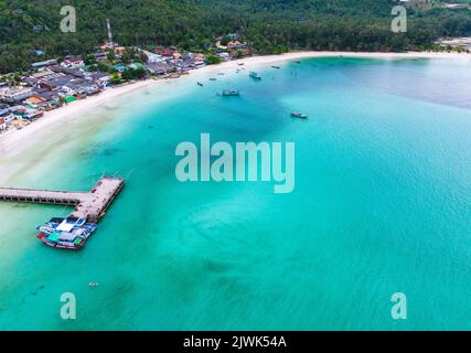 Luftaufnahme des Malibu Strandes in Koh Phangan, Thailand Stockfoto