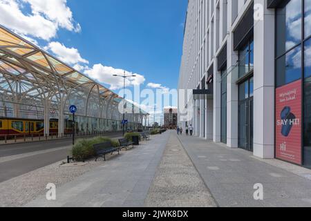 Lodz, Polen - 7. August 2022: Einhorn-Stall (Straßenbahnhaltestelle) in Łódź, Polen Stockfoto