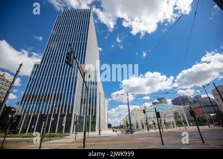 Lodz, Polen - 7. August 2022: Einhorn-Stall (Straßenbahnhaltestelle) in Łódź, Polen Stockfoto