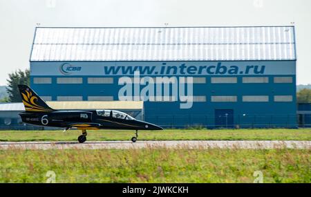 30. August 2019, Region Moskau, Russland. Aero L-39 Albatros Kampftrainingsflugzeug des 'Rus' Kunstflugteams auf dem Flugplatz des Flugzeugs Schukowski Stockfoto