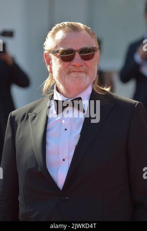 Venedig, Italien. 05. September 2022. VENEDIG, ITALIEN - 05 2022. SEPTEMBER: Brendan Gleeson nimmt am 05. September 79. in Venedig, Italien, am Roten Teppich der Banshees von Inisherin Teil. Kredit: dpa/Alamy Live Nachrichten Stockfoto