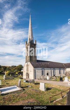 Die Domkirche St. Fachtnas in ROSSCARBERY CORK mit einem Turm und vielen interessanten Sehenswürdigkeiten Stockfoto