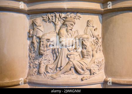 Teil der dekorativen Steinschnitzerei auf der Vorderseite der Kanzel in der St. Fachtna-Kathedrale in Rosscarbery, West Cork, Südiraien, Stockfoto