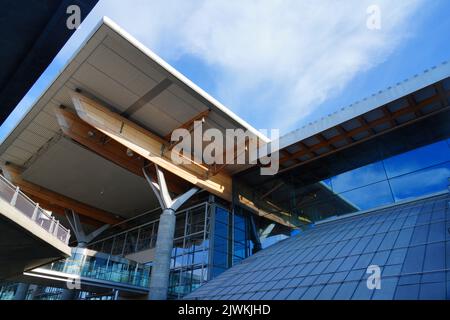 OSLO, NORWEGEN -15 AUG 2022- Blick auf den Flughafen Oslo Lufthavn Gardermoen (OSL), den wichtigsten Flughafen Norwegens und Drehscheibe der Billigfluggesellschaft Norwegia Stockfoto