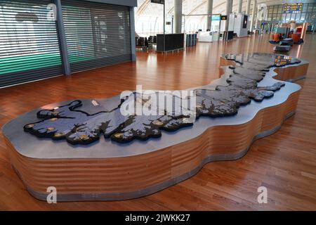 OSLO, NORWEGEN -15 AUG 2022- Blick auf den Flughafen Oslo Lufthavn Gardermoen (OSL), den wichtigsten Flughafen Norwegens und Drehscheibe der Billigfluggesellschaft Norwegia Stockfoto