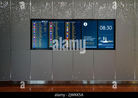 OSLO, NORWEGEN -15 AUG 2022- Blick auf den Flughafen Oslo Lufthavn Gardermoen (OSL), den wichtigsten Flughafen Norwegens und Drehscheibe der Billigfluggesellschaft Norwegia Stockfoto