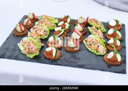 Kleine Vorspeisen bei der Hochzeit das Catering Stockfoto