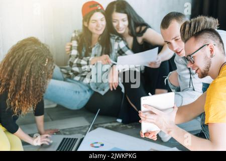 Kreativteam für den geschäftsbetrieb der millennials Stockfoto