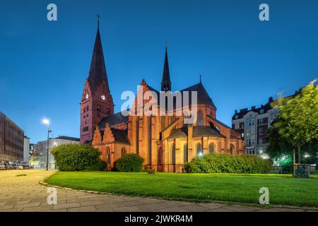 Malmö, Schweden. Blick auf die Peterkirche in der Abenddämmerung Stockfoto