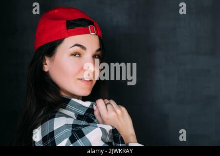 Millennial Dame emotional flirtet Porträt Stockfoto