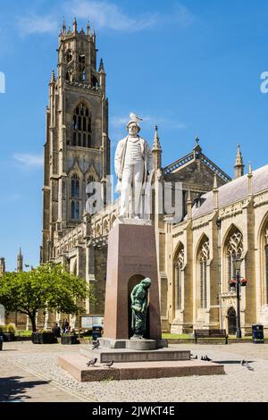 Statue von Herbert Ingram auf dem Gelände der St. Botolph's Kirche. Boston, Lincolnshire, East Midlands, England, Großbritannien, Großbritannien Stockfoto