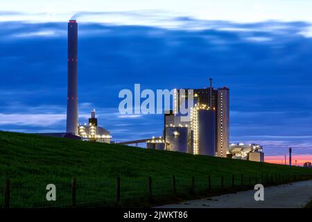 Onyx Kraftwerk Wilhelmshaven GmbH & Co. Kg, Kohlekraftwerk hinter dem Deich zum Jadebusen Stockfoto