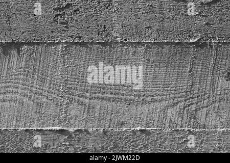 Raue graue Betonwand mit Aufdruck Relief von Holzschalung, Hintergrund Foto Textur Stockfoto