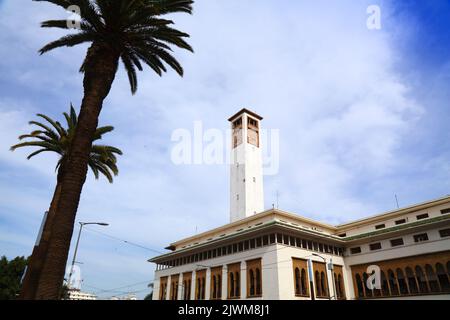 Wilaya-Gebäude in Casca, Marokko. Das historische Gebäude beherbergt das Rathaus (Hotel de Ville). Stockfoto