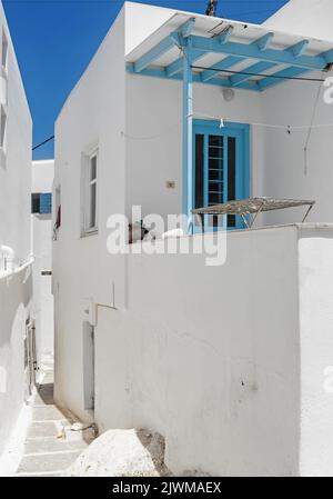 Enger Pfad in Naoussa, Paros, griechisch Stockfoto