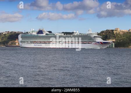 Lissabon, Portugal - Juni 6, 2018: P&O Cruises Ventura Kreuzfahrtschiff visits in Lissabon, Portugal. Von Lissabon cruise Port hat jährlich von über 400.000 Pass Stockfoto