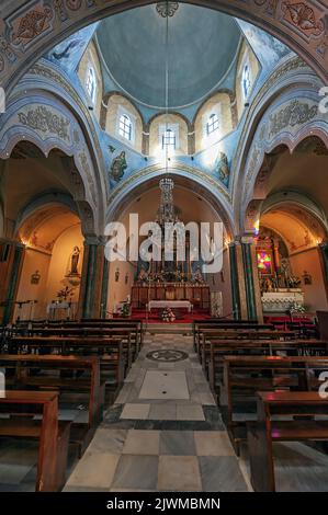 Innenansicht des St. Johannes der Täufer, die römisch-katholische Kirche in Fira, Santorin, Griechenland Stockfoto