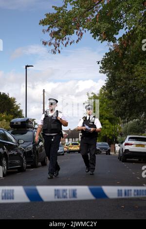 London, Großbritannien. 6.. September, London, Großbritannien. Pollice-Tatort nach der Schießerei auf Streatham: Chris Kaba starb, nachdem er nach der Verfolgung von der Polizei angeschossen wurde. Datum: 6/9/22 Fotos: Stephanie Black Kredit: Stephanie Black/Alamy Live News Stockfoto