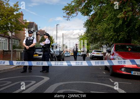 London, Großbritannien. 6.. September, London, Großbritannien. Pollice-Tatort nach der Schießerei auf Streatham: Chris Kaba starb, nachdem er nach der Verfolgung von der Polizei angeschossen wurde. Datum: 6/9/22 Fotos: Stephanie Black Kredit: Stephanie Black/Alamy Live News Stockfoto