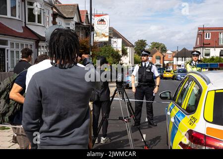 London, Großbritannien. 6.. September, London, Großbritannien. Pollice-Tatort nach der Schießerei auf Streatham: Chris Kaba starb, nachdem er nach der Verfolgung von der Polizei angeschossen wurde. Datum: 6/9/22 Fotos: Stephanie Black Kredit: Stephanie Black/Alamy Live News Stockfoto