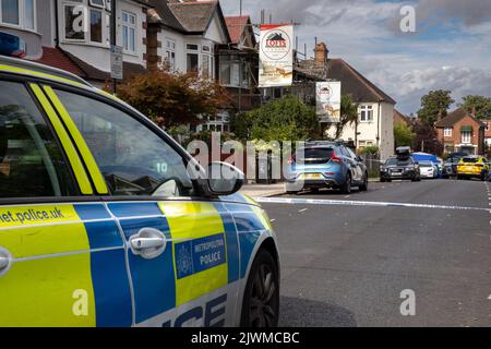 London, Großbritannien. 6.. September, London, Großbritannien. Pollice-Tatort nach der Schießerei auf Streatham: Chris Kaba starb, nachdem er nach der Verfolgung von der Polizei angeschossen wurde. Datum: 6/9/22 Fotos: Stephanie Black Kredit: Stephanie Black/Alamy Live News Stockfoto