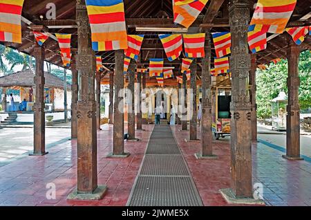 Die Gebäude im Hof des Zahntempels (Sri Dalada Maligawa) in Kandy, Sri Lanka Stockfoto