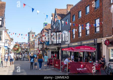 Eintritt zum Einkaufszentrum Old George Mall, High Street, Salisbury, Wiltshire, England, Vereinigtes Königreich Stockfoto