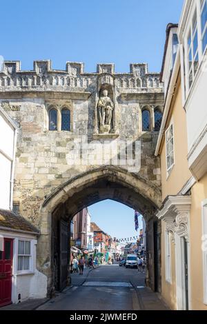 13. Century High Street Gate, Kathedrale in der Nähe, Salisbury, Wiltshire, England, Vereinigtes Königreich Stockfoto