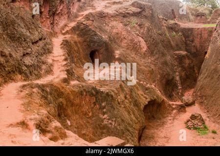 Passagen zwischen Felsenkirchen in Lalibela, Äthiopien Stockfoto