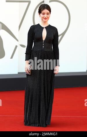 Italien, Lido di Venezia, 06. September 2022 2022 : Carly-Sophia Davies nimmt am 06. September 79. in Venedig, Italien, am roten Teppich der „Ewigen Tochter“ Teil. Foto © Ottavia Da Re/Sintesi/Alamy Live News Stockfoto