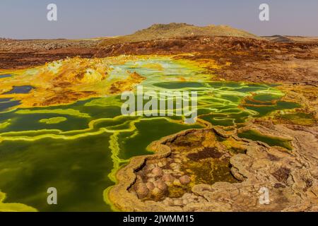 Bunte Teiche in der vulkanischen Landschaft von Dallol, Danakil-Depression, Äthiopien Stockfoto