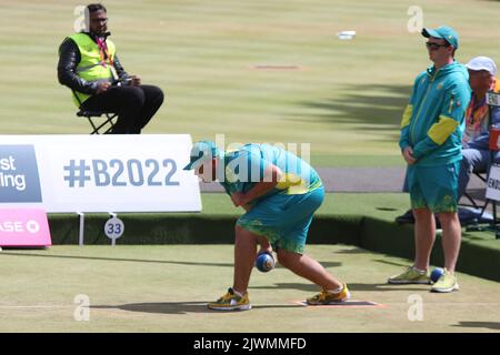 Jake FEHLBERG (Skip) aus Australien (im Bild) gegen England in den para Mixed Pairs B2/B3 - Bronze Medal Match in den Rasenschalen bei den Commonwealth Games 2022 im Victoria Park, Royal Leamington Spa. Stockfoto