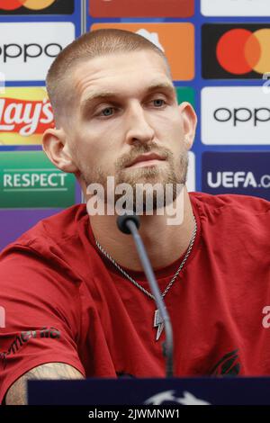 Leverkusens Robert Andrich im Bild während einer Pressekonferenz des deutschen Fußballvereins Bayer 04 Leverkusen, Dienstag, 06. September 2022 in Brügge, zur Vorbereitung des morgigen Spiels gegen den belgischen Club Brügge KV am Eröffnungstag der UEFA Champions League Gruppenphase. BELGA FOTO BRUNO FAHY Stockfoto