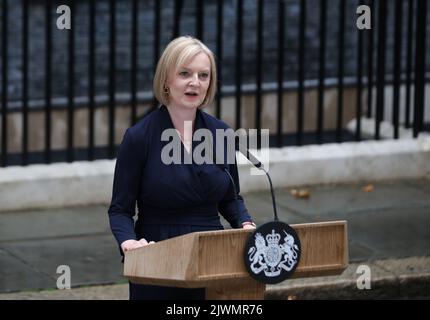 London, Großbritannien. 06. September 2022. Die neue britische Premierministerin Liz Truss hält am Dienstag, den 06. September 2022, ihre erste Rede in der Downing St, Nr. 10. Die neue Premierministerin übernimmt ihre Rolle, nachdem sie ihren Kandidaten Rishi Sunak besiegt hat. Foto von Hugo Philpott/UPI Credit: UPI/Alamy Live News Stockfoto