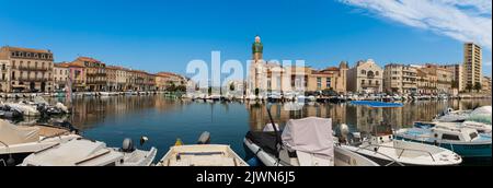 Panorama des Peyrade-Kanals und des Konsularpalastes in Sète, an einem Sommertag, in Herault, Oskitanie, Frankreich Stockfoto