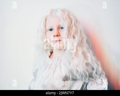 Süße Mädchen Porträt Kind Schönheit Albino blond Stockfoto