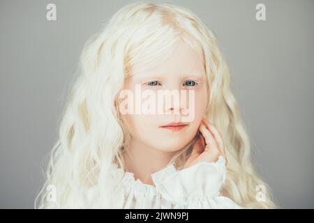 albino Schönheit süß Kind Portrait blonde Mädchen Stockfoto