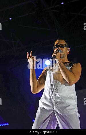 Vicenza Piazza dei Signori, VI, Italien - 3. September 2022: Live-Konzert des italienischen Sängers MAHMOOD Stockfoto