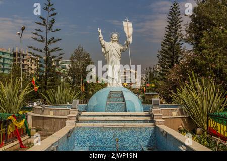 Statue des Jesus Christus vor der Kathedrale von Medhane Alem in Addis Abeba, Äthiopien Stockfoto