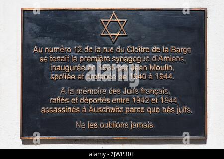 Gedenktafel in Amiens (Somme), Frankreich, für die französischen Juden, die während des Zweiten Weltkriegs in Auschwitz zusammengerundet, deportiert und ermordet wurden Stockfoto