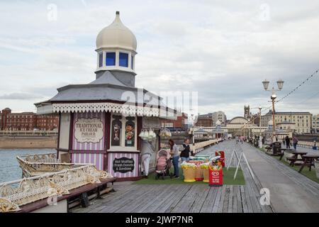 Blackpool North Pier Promenade direkt am Meer in England Stockfoto