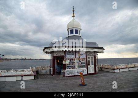 Blackpool North Pier Promenade direkt am Meer in England Stockfoto
