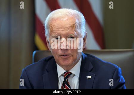 Washington, Usa. 06. September 2022. US-Präsident Joe Biden hält am 6. September 2022 eine Kabinettssitzung im Weißen Haus in Washington, DC ab. Foto von Yuri Gripas/UPI Credit: UPI/Alamy Live News Stockfoto