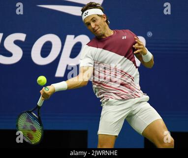 New York, Gbr. 06. September 2022. New York Flushing Meadows US Open Day 9 06/09/2022 Casper Ruud (NOR) Mens Singles Viertelfinale Credit: Roger Parker/Alamy Live News Stockfoto