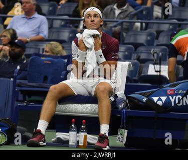 New York, Gbr. 06. September 2022. New York Flushing Meadows US Open Day 9 06/09/2022 Casper Ruud (NOR) Mens Singles Viertelfinale Credit: Roger Parker/Alamy Live News Stockfoto